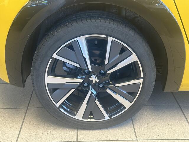 Peugeot 208 1.2 PureTech GT-Line | Carplay | Cruise & Climate control | PDC | Interesse in een bezichtiging of proefrit, bel of app met 06-24282842 / 06-42130156