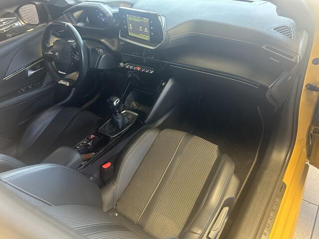 Peugeot 208 1.2 PureTech GT-Line | Carplay | Cruise & Climate control | PDC | Interesse in een bezichtiging of proefrit, bel of app met 06-24282842 / 06-42130156