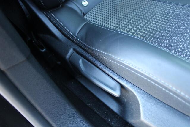 Peugeot 208 1.2 PureTech GT Automaat Panoramadak Airco Navi Camera Carplay Dealer onderhouden