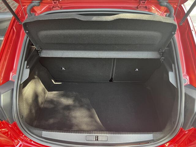 Peugeot 208 GT 1.2 Turbo 100pk | ADAPTIVE CRUISE | NAVI | 360° CAMERA | DODEHOEKBEW. | CLIMA | KEYLESS ENTRY | LEDER/STOF | DAB+ | ISOFIX |