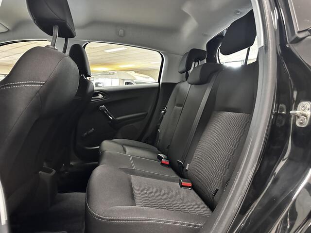 Peugeot 208 1.2 PureTech Active/ 5-Drs/ Navi/ Apple + android/ DAB+/ Airco/ Cruise/ Elek. pakket/ Isofix/ Bluetooth/ Multi. Stuur/ Mistl./ LED Dagrijverl.