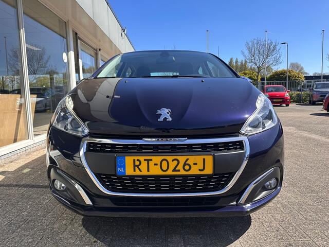 Peugeot 208 1.2 PureTech Blue Lease Executive Navi LM velgen Carplay ECC