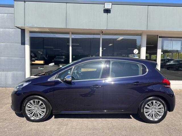 Peugeot 208 1.2 PureTech Blue Lease Executive Navi LM velgen Carplay ECC