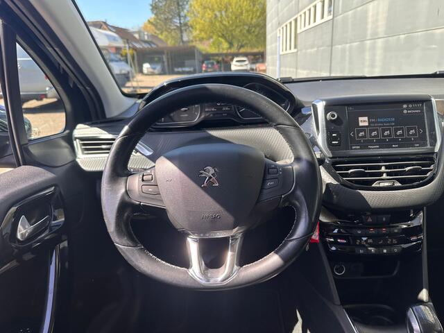 Peugeot 208 1.2 PureTech Blue Lease Executive Navi LM velgen Carplay ECC