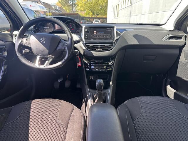 Peugeot 208 1.2 PureTech Blue Lease Executive Navi LM velgen Carplay ECC