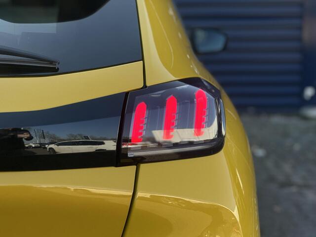 Peugeot 208 1.2 PureTech 100pk Allure | Automaat | Parkeercamera/-sensoren | Navigatie | Cruise Control | Climate Control | Full LED | Apple Carplay/Android Auto | DAB | Lichtmetalen velgen |