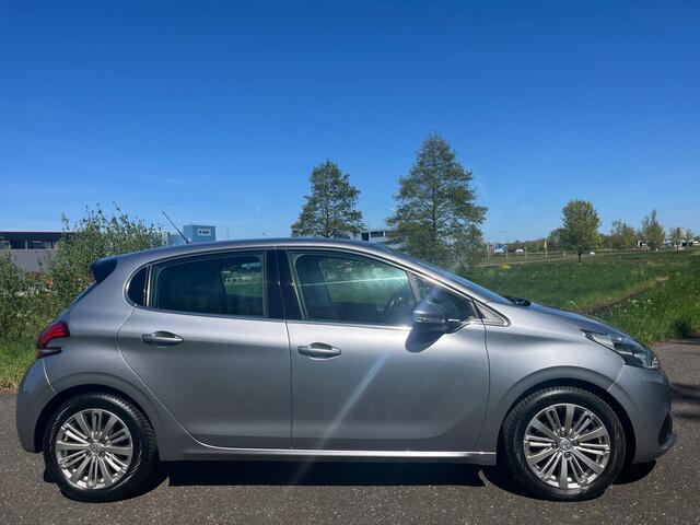 Peugeot 208 1.2 PureTech Blue Lease Allure