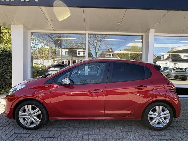 Peugeot 208 1.2I 82pk Signature | Trekhaak | Navigatie | Cruise Control | Parkeersensoren | Apple Carplay/Android Auto | Airco