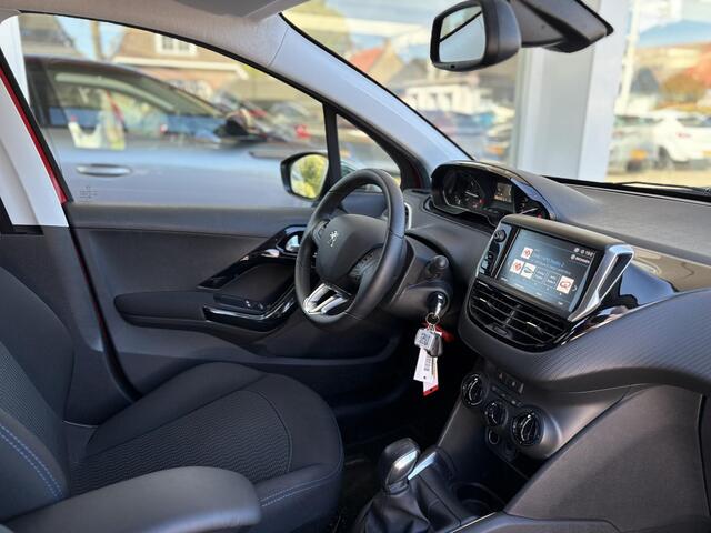 Peugeot 208 1.2I 82pk Signature | Trekhaak | Navigatie | Cruise Control | Parkeersensoren | Apple Carplay/Android Auto | Airco