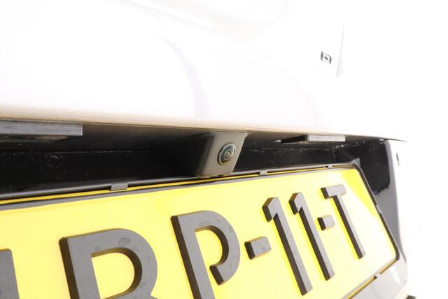 Peugeot 208 1.2 PureTech 100 GT | Navigatie | Climate Control | Camera | Full LED | 17'' LM Velgen | Keyless Entry & Start