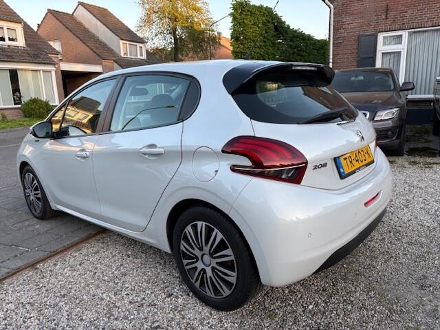 Peugeot 208 1.2 PureT. Signature