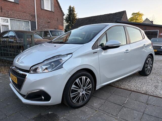 Peugeot 208 1.2 PureT. Signature