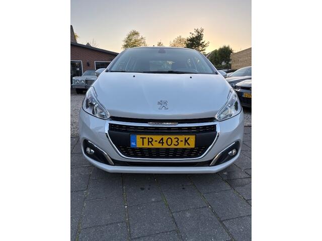 Peugeot 208 1.2 PureT. Signature