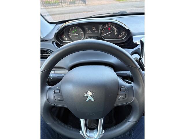 Peugeot 208 1.2 PureT. Signature