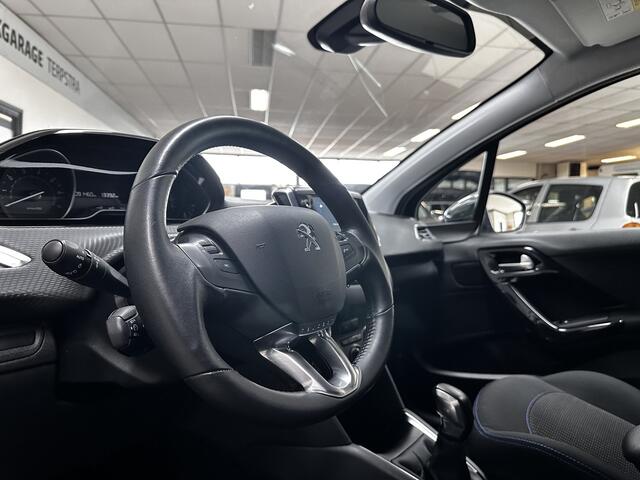 Peugeot 208 1.2 PureTech Signature/ Airco!/ Navi/ Bluetooth/Multi.LEDER.Stuur/ Elek.Pakket/ Isofix/ PDC achter/ Metallic Lak.