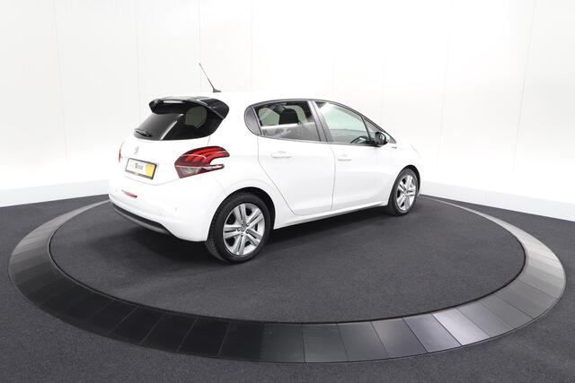 Peugeot 208 PureTech 82 Signature | Parkeersensoren | Apple Carplay | Navigatie
