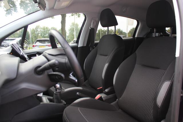 Peugeot 208 1.2 PureTech Blue Lease Executive / DISTR.RIEM VV / Navigatie / Parkeerhulp achter / 16'' / CarPlay / Cruise Control
