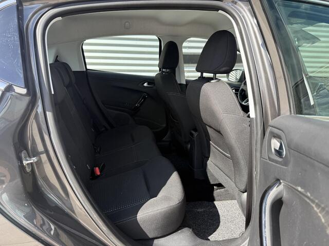 Peugeot 208 1.2 PureTech Blue Lease Executive 2e Eigenaar|Navi|Carplay|D-riem vv in 2025|Trekhaak|PDC|Clima|N.A.P|APK tot 02-2027