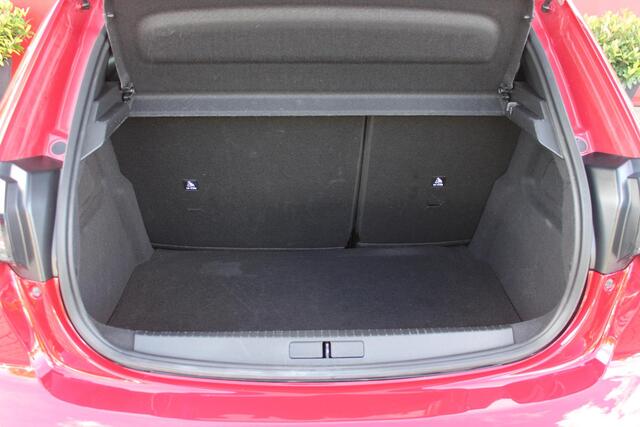 Peugeot 208 1.2 Hybrid 145PK AUTOMAAT GT | NAVIGATIE | DRAADLOZE APPLE CARPLAY/ANDROID AUTO | CAMERA VOOR + ACHTER | FULL LED KOPLAMPEN | LICHTMETALEN VELGEN 17" | DODEHOEK DETECTIE | DRAADLOZE TELEFOONLADER | KEYLESS ENTRY/START | DAB+ RADIO | ADAPTIVE CRUISE CONTRO
