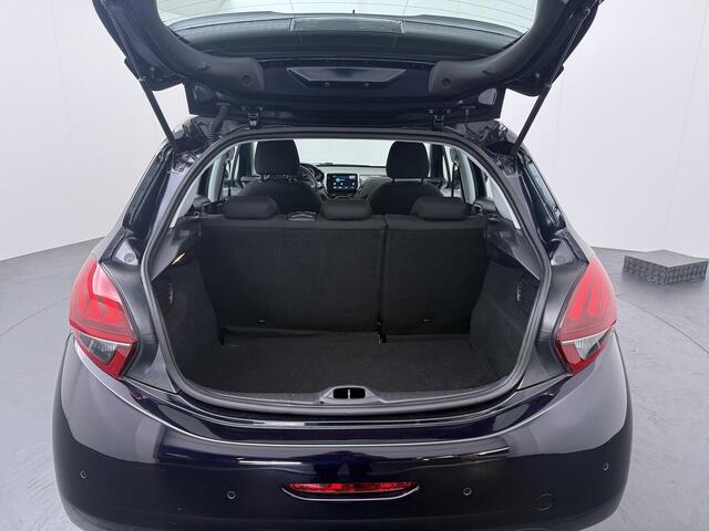Peugeot 208 1.2 PureTech Blue Lease Active - Navigatie - Cruise Control - Lichtmetalen Velgen