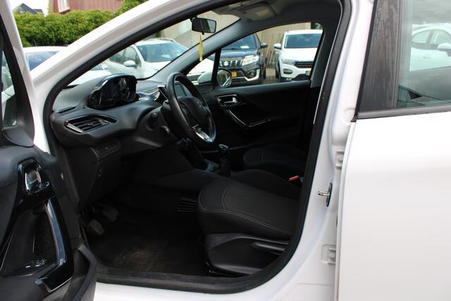 Peugeot 208 1.2 PureTech Allure//Navi//Ecc//5drs!!