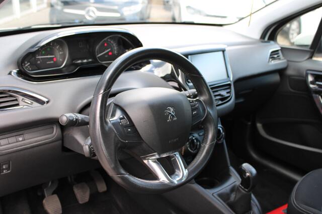 Peugeot 208 1.2 PureTech Allure//Navi//Ecc//5drs!!