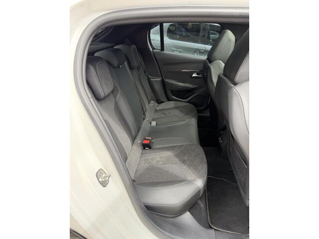 Peugeot 208 1.2 Turbo 130 PK Automaat GT Pack | Alcantara Bekleding | Full LED Koplampen | Dode Hoekbewaking | Full Map Navigatie | Keyless Entry | Achteruitrij Camera | Panoramadak | Zwart dak |