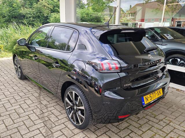 Peugeot 208 1.2 PureTech Allure | Climate & Cruise Control | Parkeersensoren | 17INCH | Applecarplay/Android Auto |
