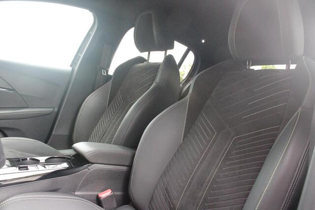 Peugeot 208 1.2 Hybrid 145PK AUTOMAAT GT PACK | ELEKTRISCH BEDIENBARE BESTUURDERSSTOEL MET MASSAGE FUNCTIE | ALCANTARA BEKLEDING | STOEL VERWARMING | CRUISE CONTROL | DAB+ RADIO | APPLE CARPLAY/ANDROID AUTO | FULL LED KOPLAMPEN | KEYLESS ENTRY/START | 17" LICHTMETALE