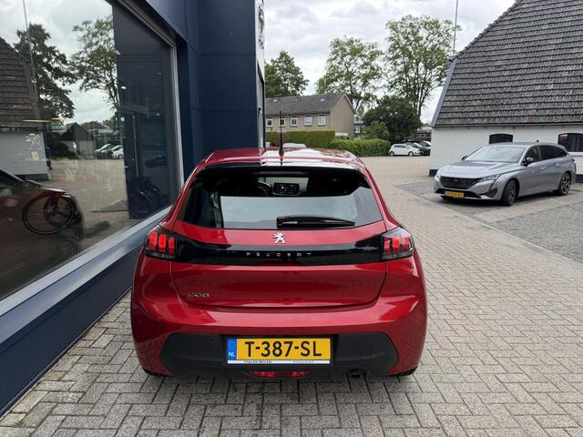 Peugeot 208 1.2 Turbo 100PK Active Pack | 6-Bak | Navigatie via Telefoon | Stoelverwarming | Lichtmetalen Velgen | 1e Eigenaarsauto met slechts 15000 KM | Airconditioning | Cruise Control | Parkeersensoren | Elektrisch Pakket | Multimediascherm | Multifunctioneel Stu
