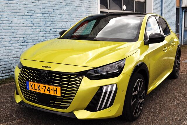 Peugeot 208 Hybrid GT cam v+a adcrc zwart dak