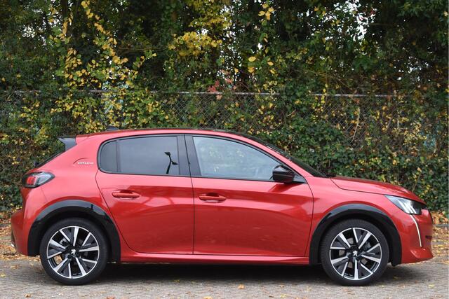 Peugeot 208 1.2 PureTech GT-Line 131 pk Pack Connect | Pano.dak | Camera | Stoelverwarming | Caplary | DAB | LM-Velgen | Full LED