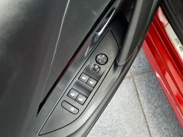 Peugeot 208 1.2 Hybrid 145 e-DCS6 GT Automaat, CruiseControl, Dodehoek, Keyless Entry/Start, Applecarpl./Andr. Auto, Achteruitrijcamera, Navigatie