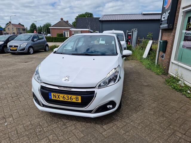 Peugeot 208 1.2i "Blue Lion" 5 Deurs - Cruise - Navi - Airco - Apk 16-05-2027 !!