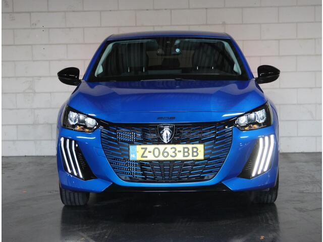 Peugeot 208 100PK Allure | 1ste eigenaar | AppleCarplay/AndroidAuto | Parkeersensoren | FULL LED | Navigatie | Lederen Stuurwiel | 360'Camera | Climate Control | Cruise Control | 16" LMV | Isofix | Privacy Glass | Dodehoekdetectie |