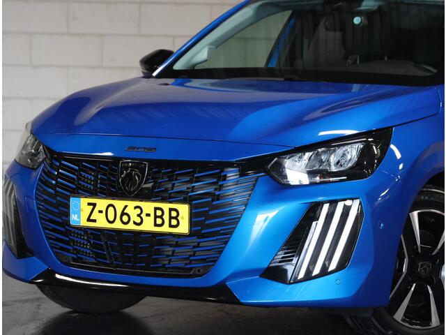Peugeot 208 100PK Allure | 1ste eigenaar | AppleCarplay/AndroidAuto | Parkeersensoren | FULL LED | Navigatie | Lederen Stuurwiel | 360'Camera | Climate Control | Cruise Control | 16" LMV | Isofix | Privacy Glass | Dodehoekdetectie |