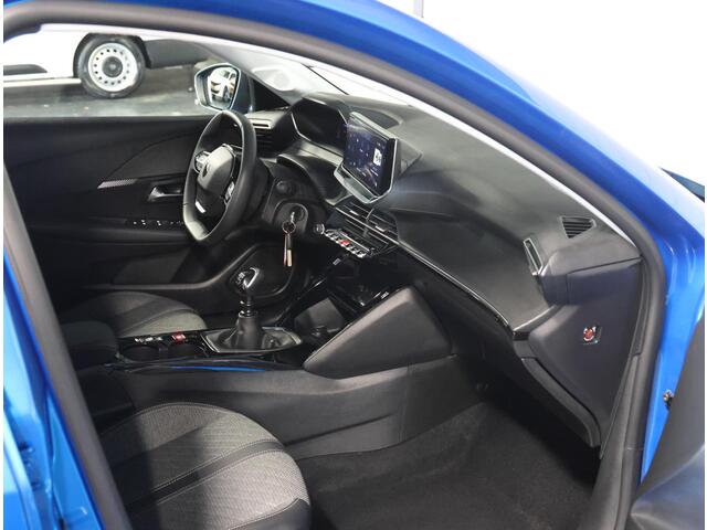 Peugeot 208 100PK Allure | 1ste eigenaar | AppleCarplay/AndroidAuto | Parkeersensoren | FULL LED | Navigatie | Lederen Stuurwiel | 360'Camera | Climate Control | Cruise Control | 16" LMV | Isofix | Privacy Glass | Dodehoekdetectie |