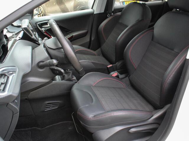 Peugeot 208 1.2 PureTech GT-line | Navi | Clima | Panodak | Park sens | Trekhaak