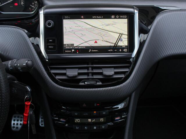 Peugeot 208 1.2 PureTech GT-line | Navi | Clima | Panodak | Park sens | Trekhaak