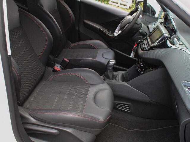 Peugeot 208 1.2 PureTech GT-line | Navi | Clima | Panodak | Park sens | Trekhaak