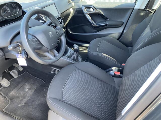 Peugeot 208 1.2 PureTech Active 140Dkm.NAP, A/C, Navi, CarPlay, CC, nw. APK - Inruil Mogelijk -