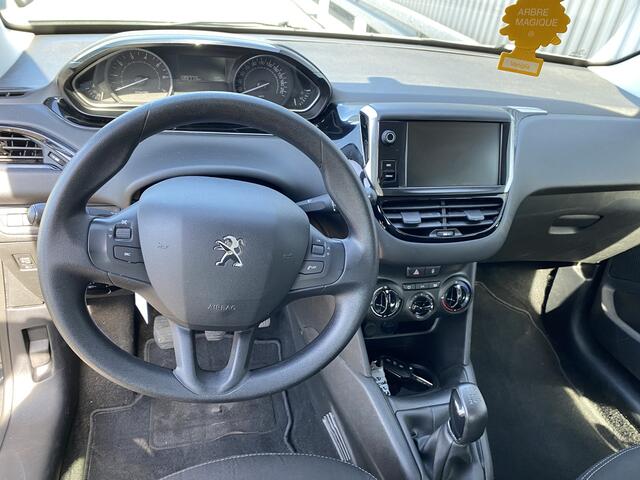 Peugeot 208 1.2 PureTech Active 140Dkm.NAP, A/C, Navi, CarPlay, CC, nw. APK - Inruil Mogelijk -