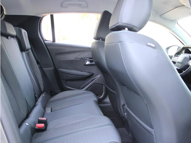 Peugeot 208 1.2 PureTech Allure Pack Automaat | Navi / Climate / Camera