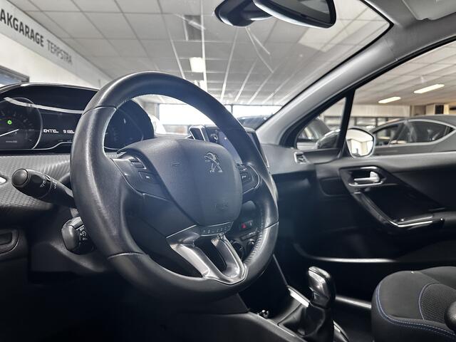 Peugeot 208 1.2 PureTech Signature/ D-Riem verv: 71.000 KM!/ Apple + Android/ Navi/ Airco/ Cruise/ DAB+/ Elek. pakket/ Isofix/ Bluetooth/ Armsteun/ Multi. LEDER. Stuur/ Mistl./ PDC/ LED Dagrijverl.