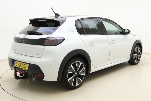 Peugeot 208 1.2 PureTech GT | Afneembare Trekhaak | Achteruitrijcamera | Panoramadak | Cruise control | Airco | Stoelverwarming | Climate control | Interieurverlichting | Stuurbediening | Sportstuurwiel |