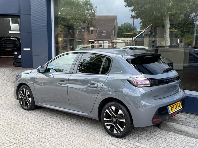 Peugeot 208 1.2 Turbo 100 PK Allure | Navigatie via Telefoon | All Season banden | 360 Graden Camera | LED Verlichting | Climate Control | Dode Hoek Detectie | Voor + Achter Parkeersensoren | 16" Lichtmetalen Velgen |