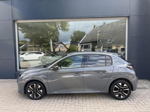 Peugeot 208 1.2 Turbo 100 PK Allure | Navigatie via Telefoon | All Season banden | 360 Graden Camera | LED Verlichting | Climate Control | Dode Hoek Detectie | Voor + Achter Parkeersensoren | 16" Lichtmetalen Velgen |