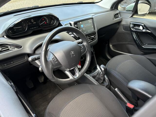 Peugeot 208 1.2 PureTech Carplay Airco Cruise Pdc