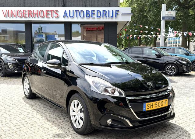 Peugeot 208 Benzine 1.200 Luxe 5-Deurs * Navigatie * Airco * Trekhaak * DAB Radio * Cruise Control * Zwart * NAP Kilometer Autopas * Vingerhoets; Vierde Generatie Eersteklas Service. Al meer dan 100 jaar een begrip in de Brabantse Kempen