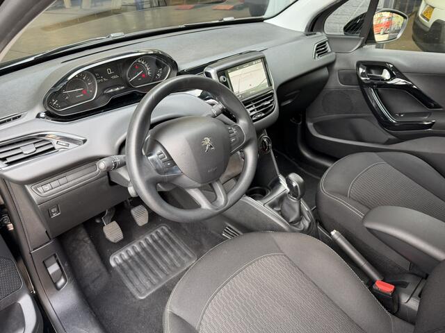 Peugeot 208 Benzine 1.200 Luxe 5-Deurs * Navigatie * Airco * Trekhaak * DAB Radio * Cruise Control * Zwart * NAP Kilometer Autopas * Vingerhoets; Vierde Generatie Eersteklas Service. Al meer dan 100 jaar een begrip in de Brabantse Kempen